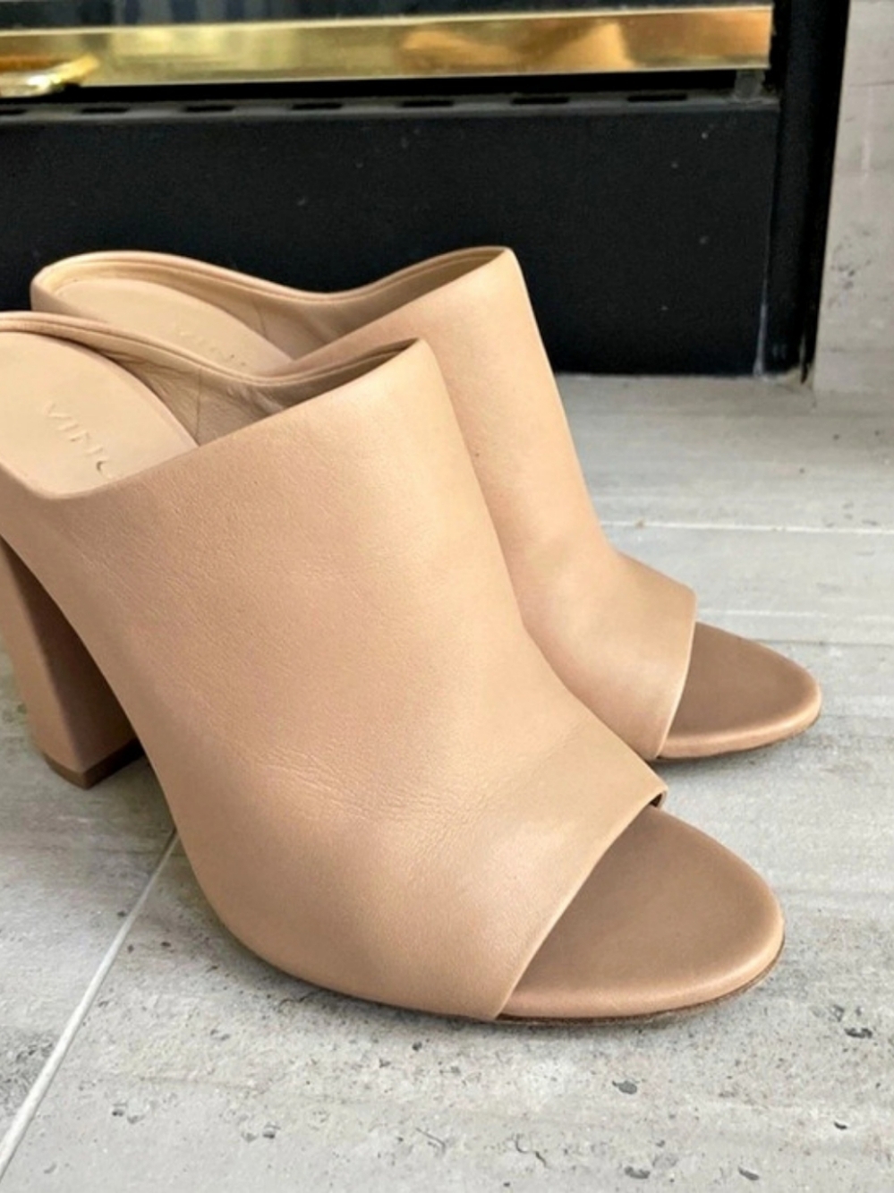 Vince Leather Open Toe Mules in Brown US 7.5M